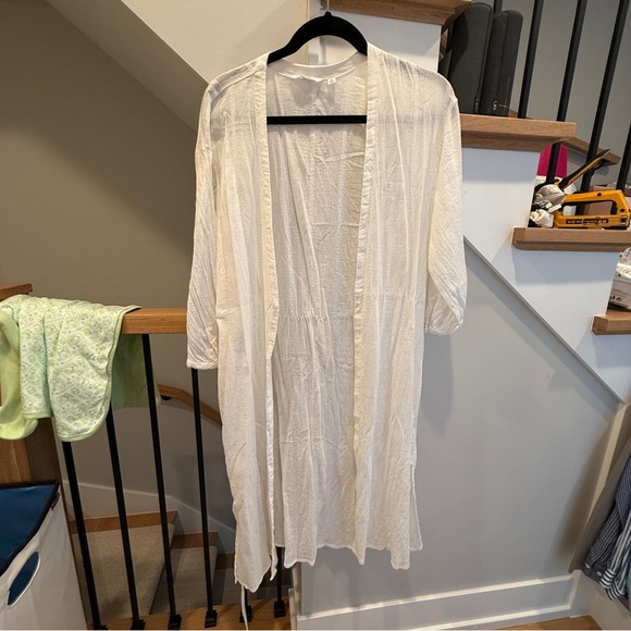EUC UNIQLO White Swim Coverup XS Tie Waist Lightweight & Stylish Runs Larger - Picture 1 of 5